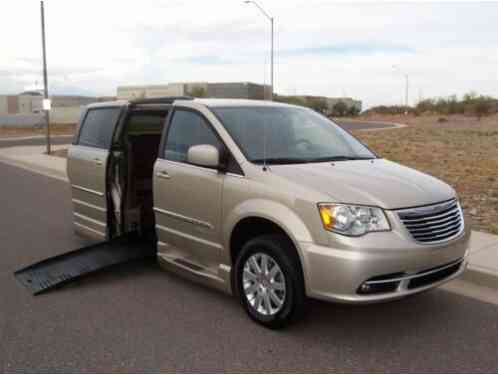 2016 Chrysler Town & Country Touring Wheelchair Handicap Mobility