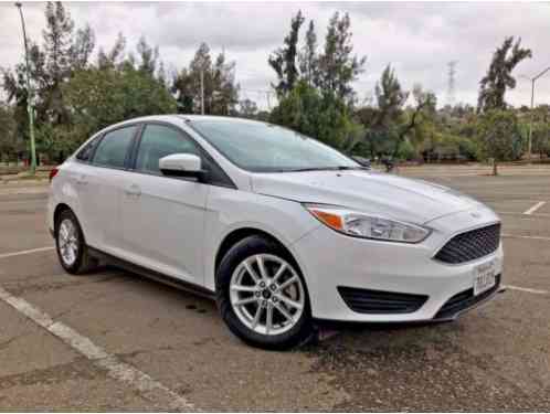 Ford Focus SE Sedan 4-Door (2016)