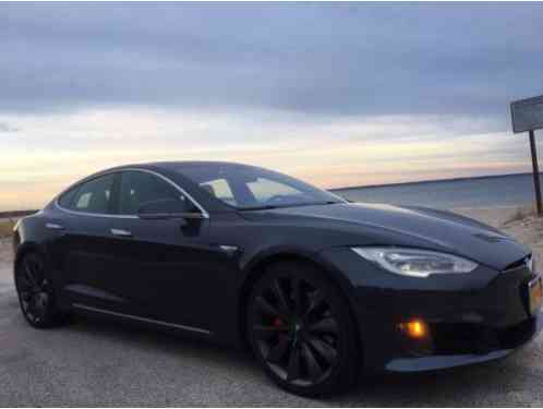 Tesla Model S (2016)