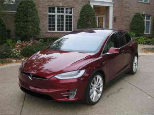 Tesla Model X (2016)