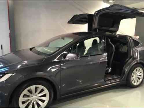 Tesla Model X (2016)