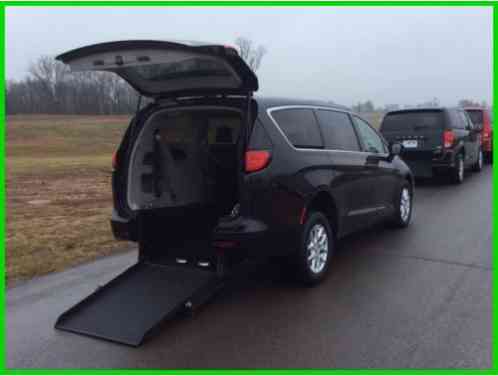 2017 Chrysler Pacifica LX Wheelchair Handicap Accessible