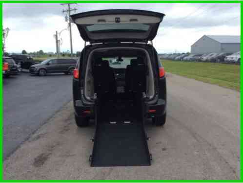 2017 Chrysler Pacifica LX Wheelchair Handicap Accessible