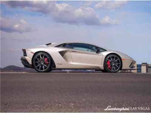 Lamborghini Aventador S Coupe -- (2017)