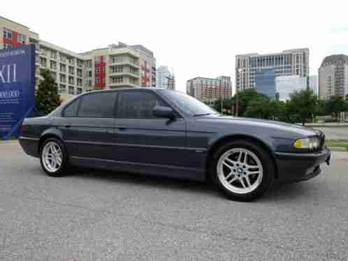 BMW 7-Series LUXURY LARGE SEDAN M (2001)