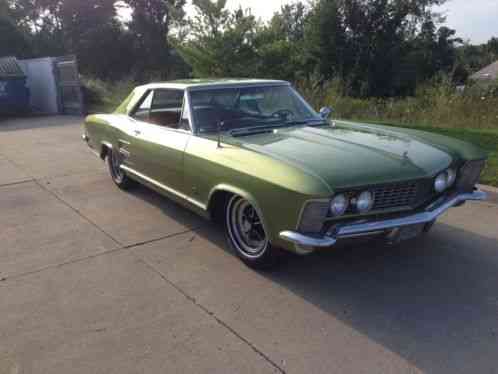 Buick Riviera 2 door coupe (1964)