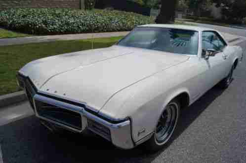 Buick Riviera WITH CENTER CONSOLE & (1969)