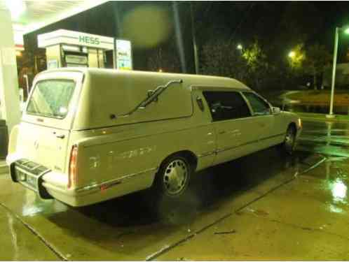 Cadillac DeVille Hearse (1997)