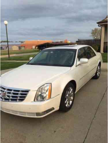 Cadillac DTS (2010)