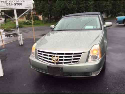 2006 Cadillac DTS Roadster Edition with Gold Accents!