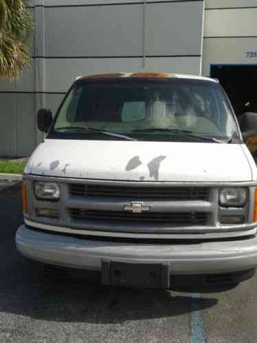 Chevrolet Express cargo van 2500 (1999)