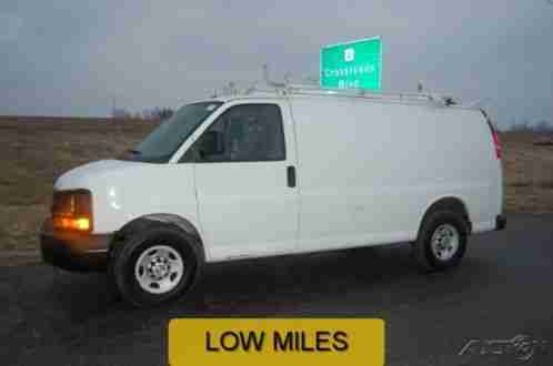 Chevrolet Express Work Van (2010)