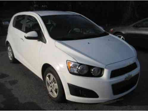 Chevrolet Sonic LS (2014)