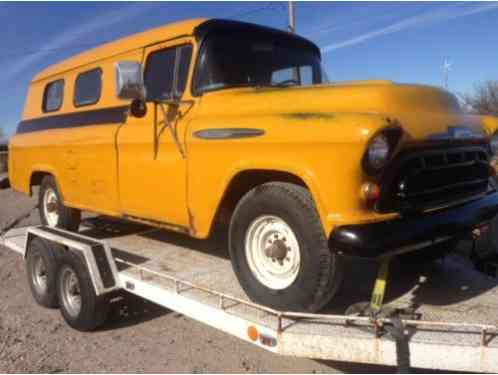 Chevrolet Suburban 3800 one ton (1957)