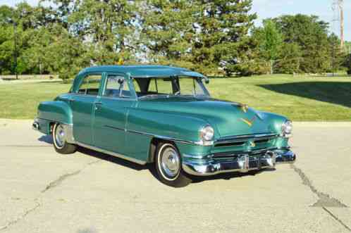 19520000 Chrysler Saratoga 4 door sedan