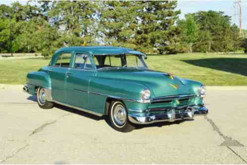 Chrysler Saratoga 4 door sedan (1952)