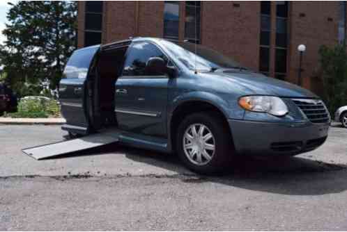 Chrysler Town & Country (2005)