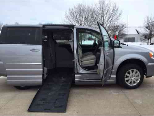 2015 Chrysler Town & Country Braun Ability
