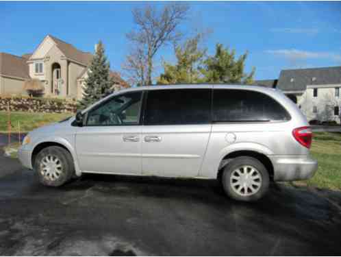 2003 Chrysler Town & Country eX