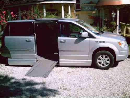 2010 Chrysler Town & Country HANDICAP VAN