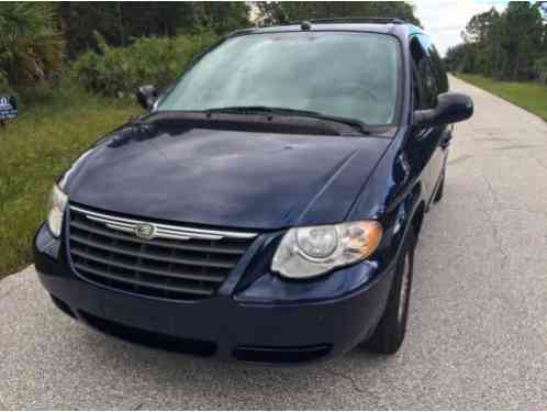Chrysler Town & Country (2005)