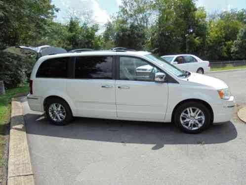 2008 Chrysler Town & Country LIMITED