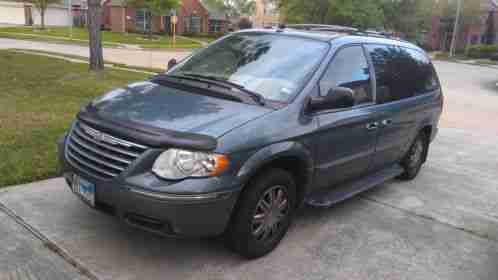 2006 Chrysler Town & Country LIMITED