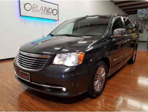 Chrysler Town & Country Limited (2011)