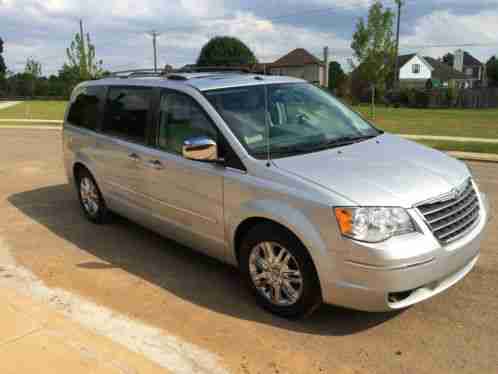 Chrysler Town & Country Limited (2010)