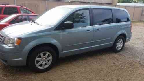 Chrysler Town & Country LX (2010)