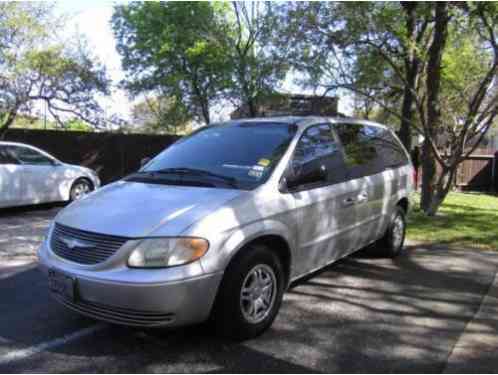 Chrysler Town & Country LX (2001)