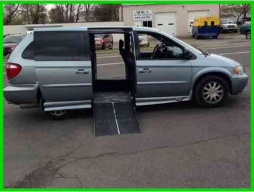 2003 Chrysler Town & Country LX