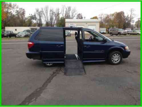 Chrysler Town & Country LX (2002)