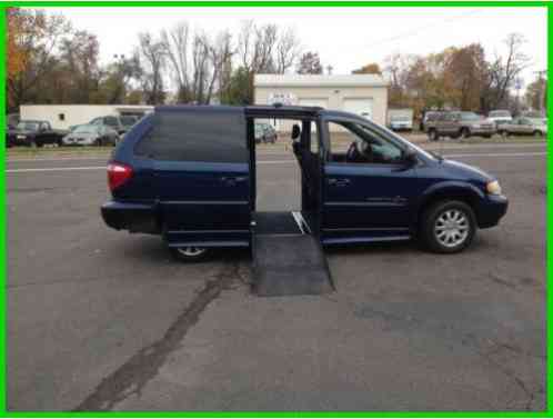 2002 Chrysler Town & Country LXi Mini Passenger Van 4-Door