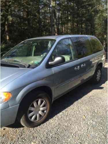 Chrysler Town & Country LX (2003)