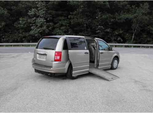 Chrysler Town & Country LX (2008)