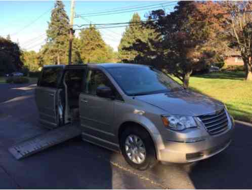 Chrysler Town & Country LX (2009)