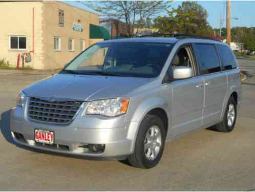 2008 Chrysler Town & Country NO RESERVE AUCTION - LAST HIGHEST BIDDER WINS CAR!
