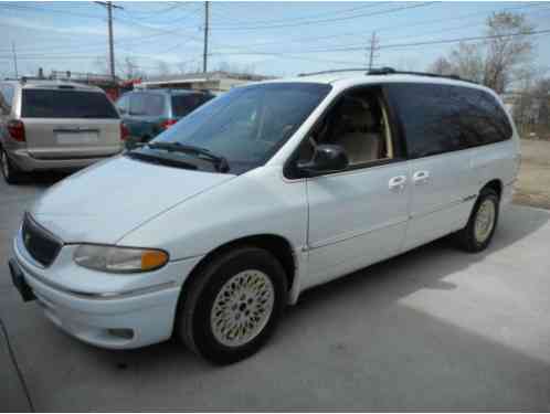 1996 Chrysler Town & Country NO RESERVE AUCTION - LAST HIGHEST BIDDER WINS CAR!