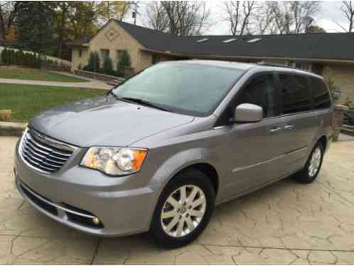 2014 Chrysler Town & Country SPORT