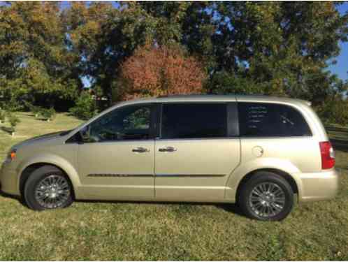 Chrysler Town & Country Stow N Go (2011)
