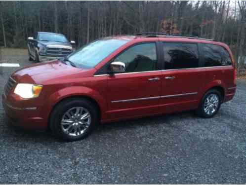2008 Chrysler Town & Country Swivel and Go