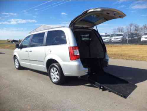 2011 Chrysler Town & Country TOURING