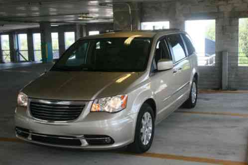 2014 Chrysler Town & Country Touring Edition