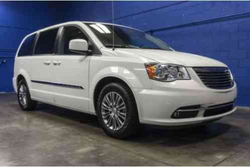 Chrysler Town & Country Touring FWD (2013)