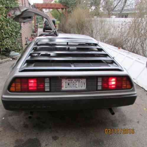 DeLorean DeLorean DMC-12 (1981)