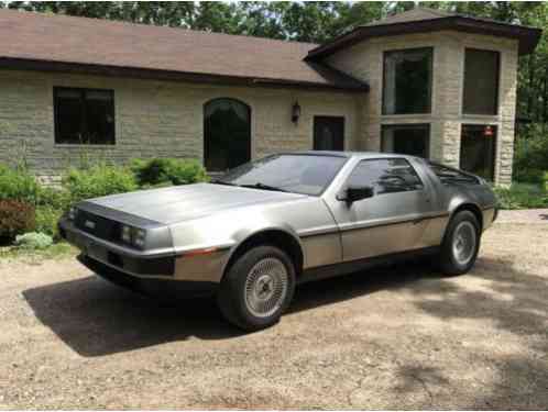 DeLorean: Coupe 2 door coupe