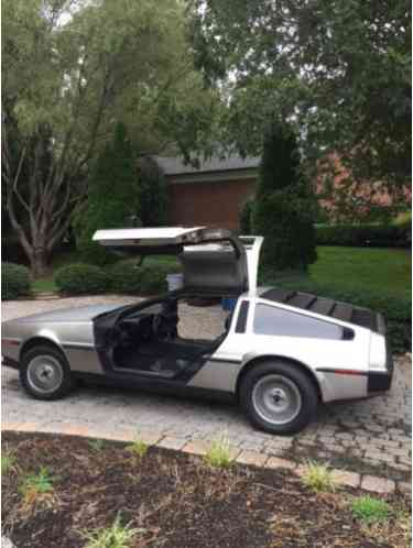 1981 DeLorean dmc-12