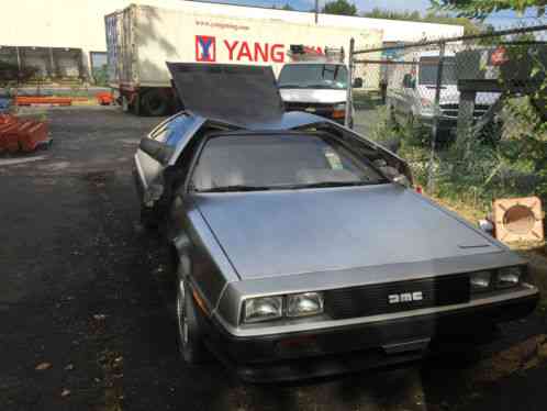 DeLorean DMC-12 (1983)