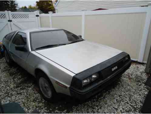 DeLorean DMC-12 (1981)